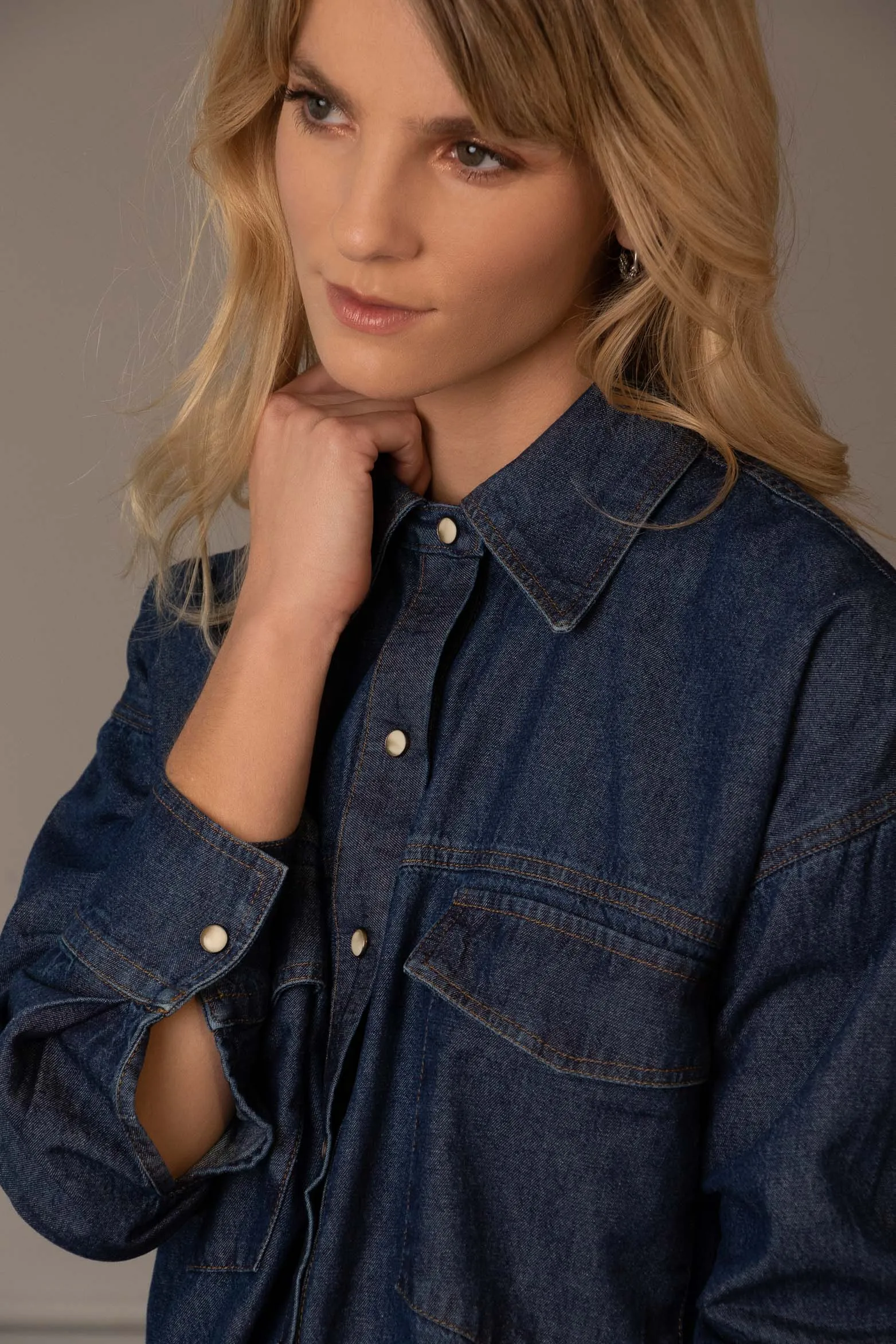 Camisa manga larga lirio en denim para mujer cuello camisero
