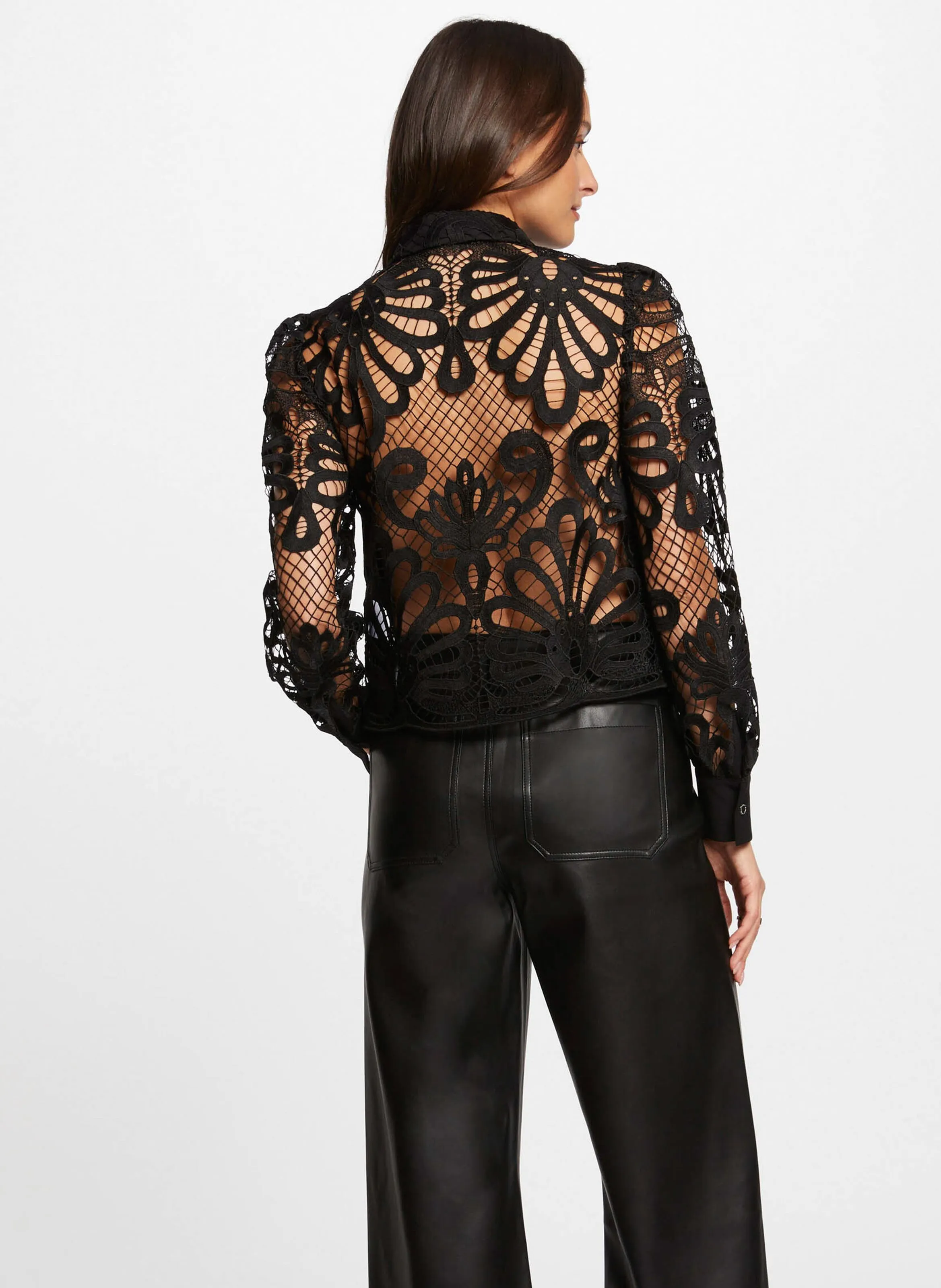 MORGAN COSLAX - Top con cuello camisero de encaje en negro