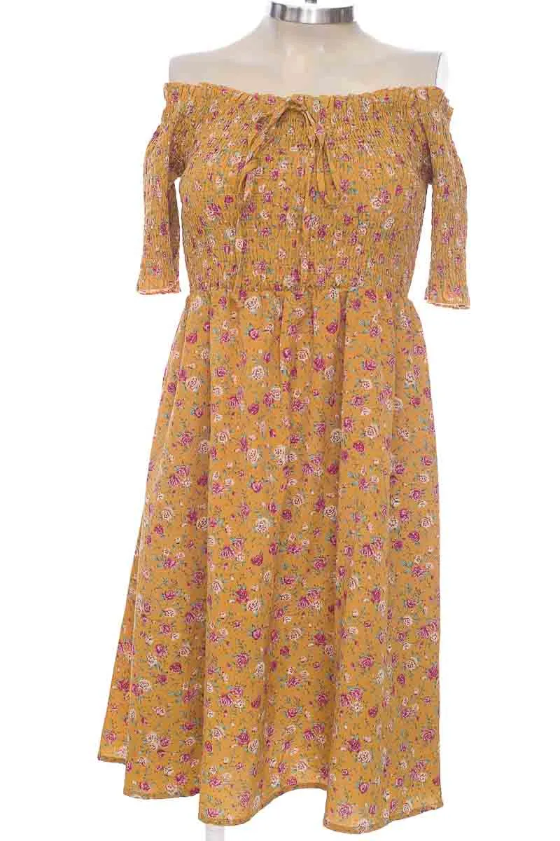 Vestido / Enterizo color Amarillo - Closeando